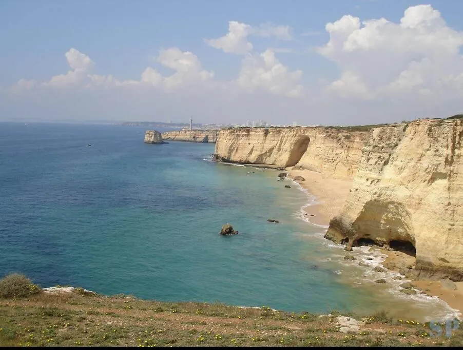 Spacious Two Bedroom Apt, 200M From The Beach Carvoeiro