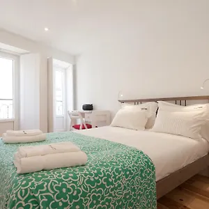 feels-like-home-alfama-bright-apartment.hotels-lisbon-portugal.com/