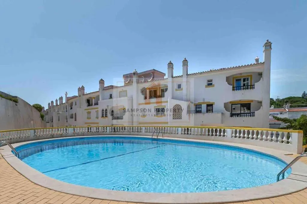 Daire Spacious Two Bedroom Apt, 200M From The Beach Carvoeiro  Portekiz