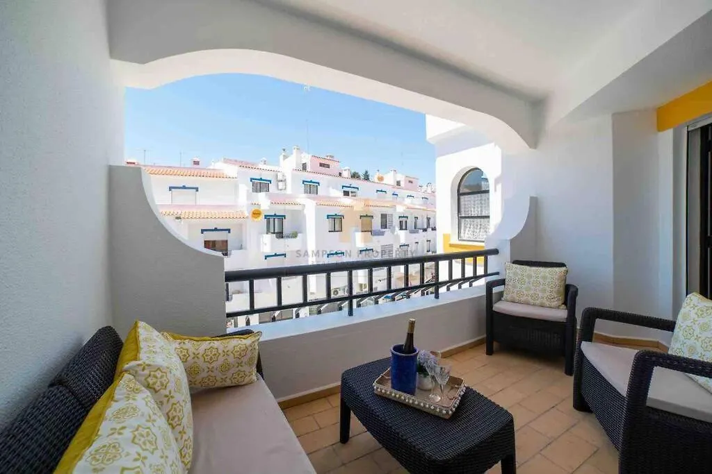 Spacious Two Bedroom Apt, 200M From The Beach Carvoeiro  Daire Carvoeiro (Lagoa)