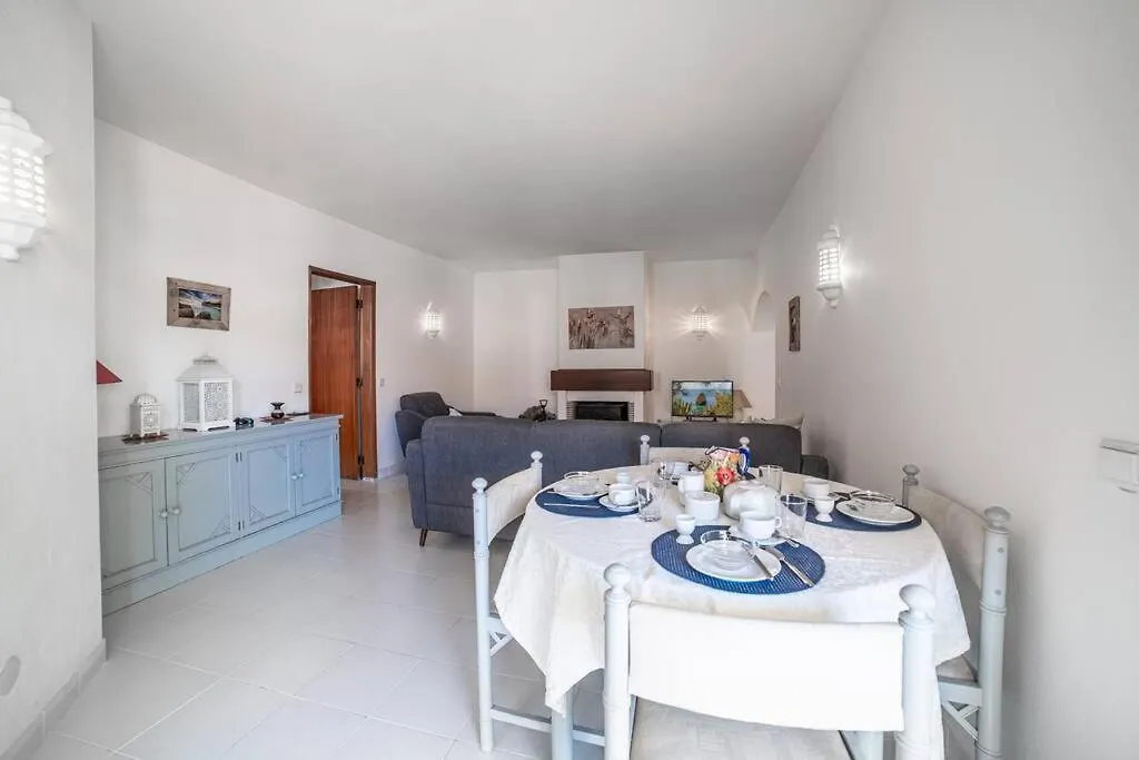 Spacious Two Bedroom Apt, 200M From The Beach Carvoeiro  Daire Carvoeiro (Lagoa)